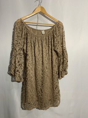 WinWin Beige Lace Off-Shoulder Tunic